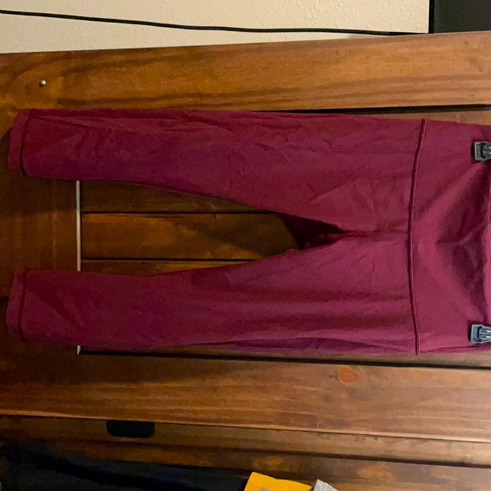 Lululemon maroon Capri running leggings